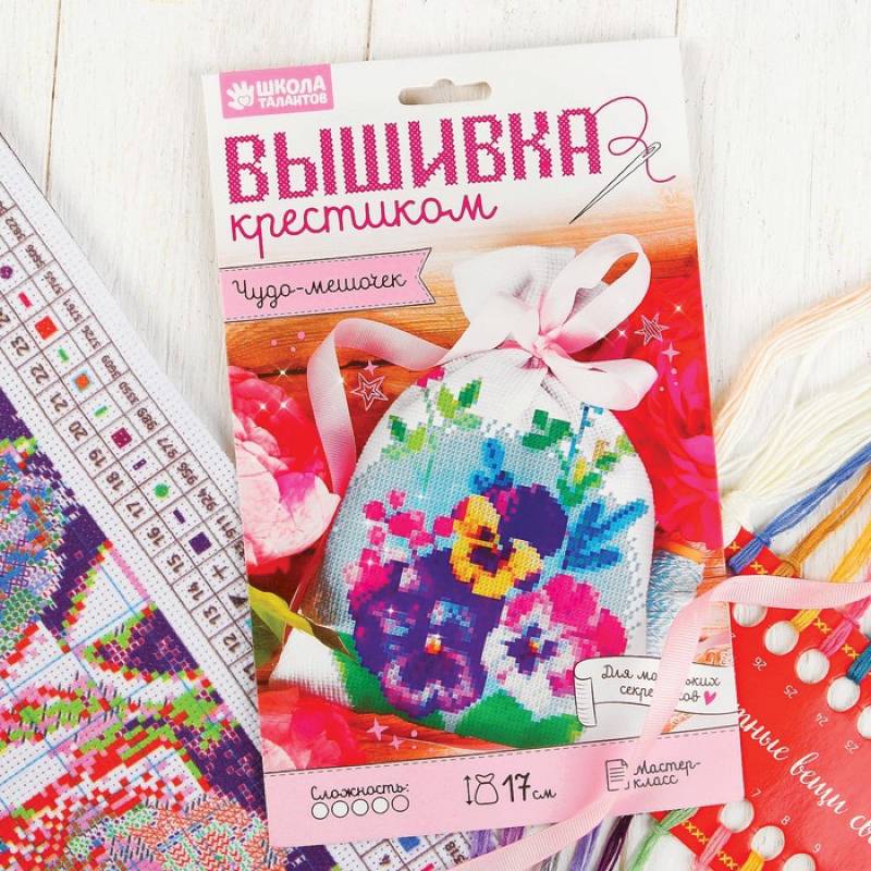 Вышивка крестиком на мешочке 'Цветы'